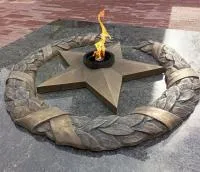 Бронзовый венок со звездой вечного огня в Коломне (518550)