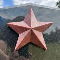 Красная звёздочка на гранитной плите в Коломне (518416)