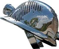 Каска - скульптура абстрактная скульптура из нержавеющей стали на заказ — Коломна